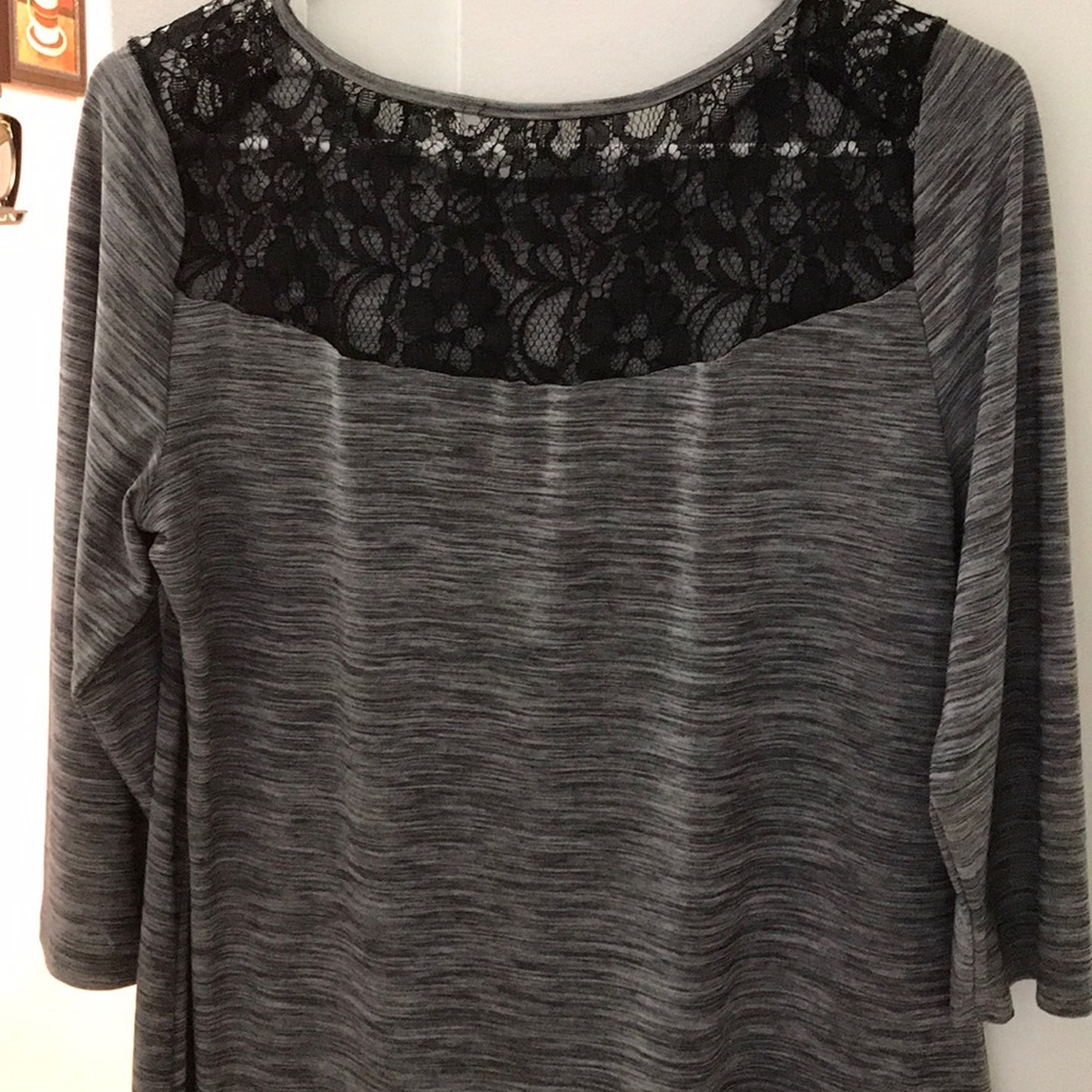 Blouse - Picture 2 of 2